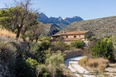 airbnb-view-from-the-road1