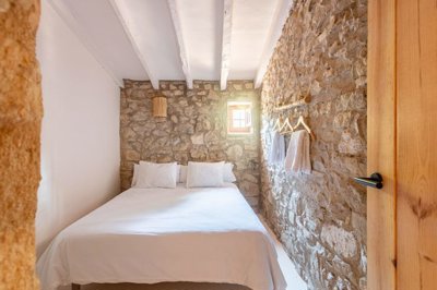 airbnb-priest-room-3