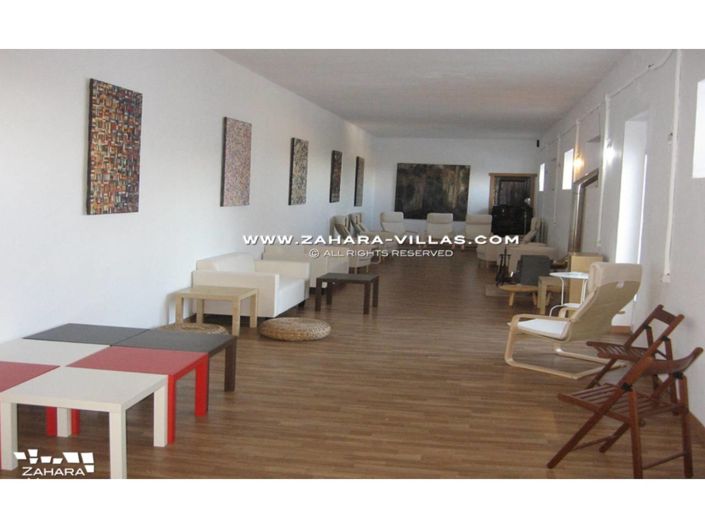 Image No.14-20 Bed Villa for sale