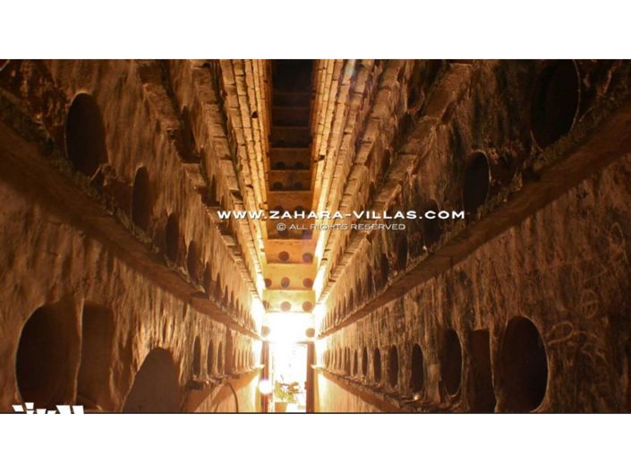 Image No.15-20 Bed Villa for sale