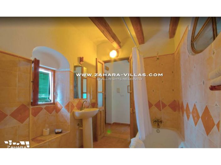 Image No.30-20 Bed Villa for sale