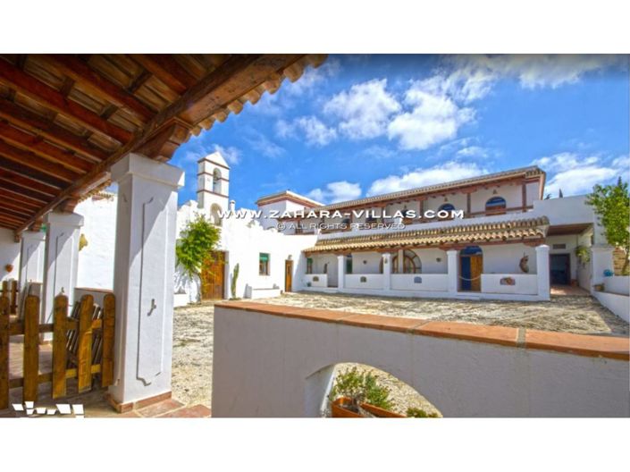 Image No.7-20 Bed Villa for sale