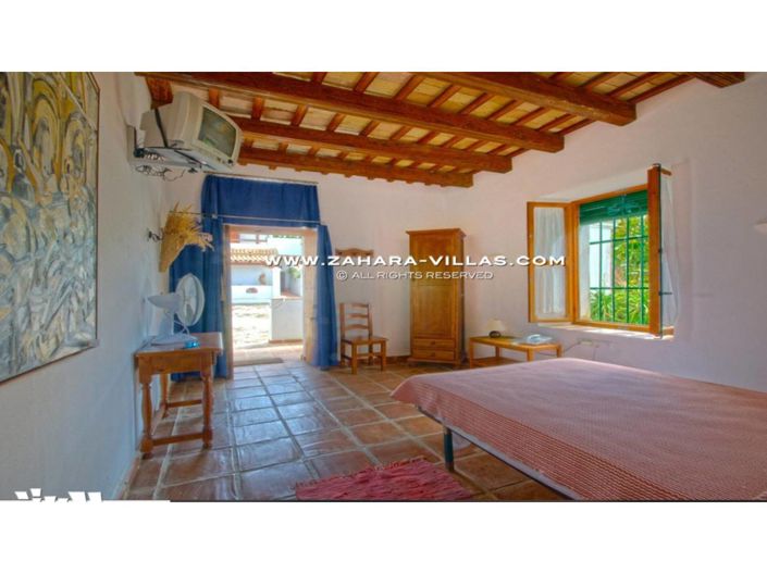 Image No.9-20 Bed Villa for sale