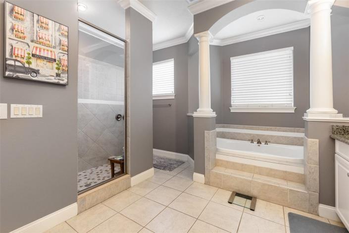 Image No.25-5 Bed Villa / Detached for sale