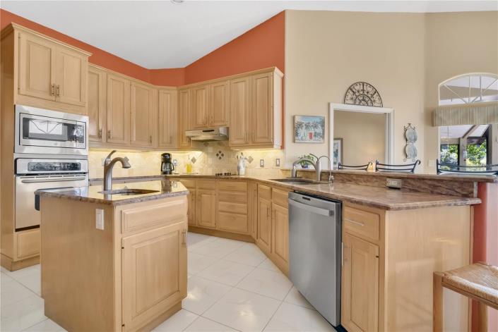 Image No.15-5 Bed House for sale