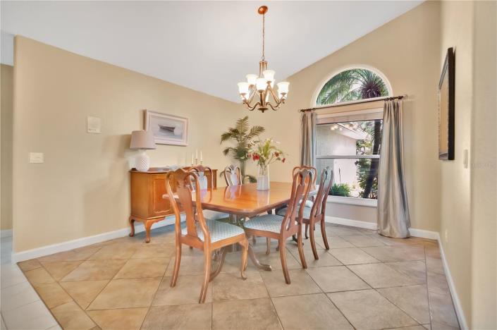 Image No.16-5 Bed House for sale