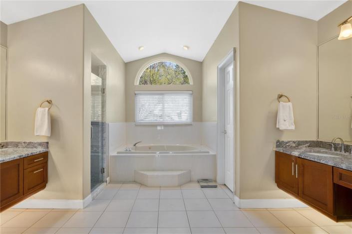 Image No.19-5 Bed House for sale