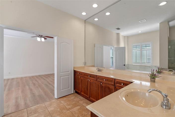 Image No.29-4 Bed Villa / Detached for sale