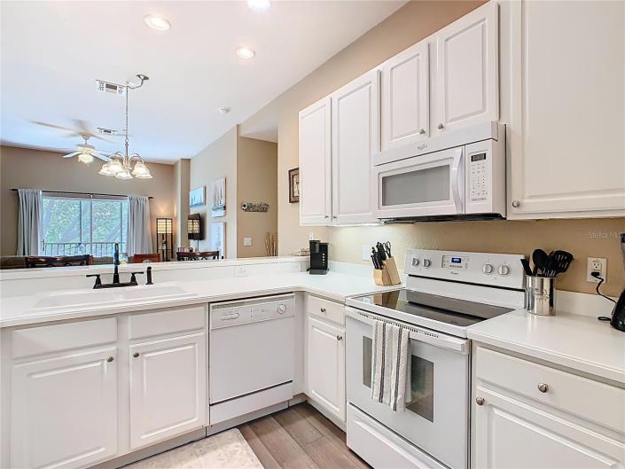 Image No.8-3 Bed Condo for sale