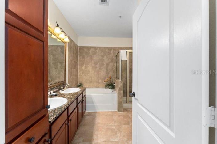 Image No.20-4 Bed Condo for sale