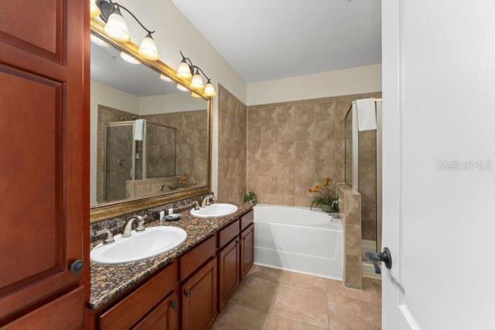 Image No.24-4 Bed Condo for sale