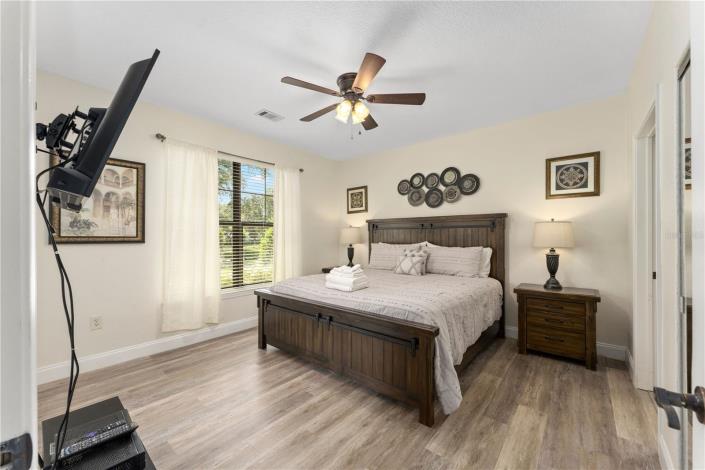 Image No.25-4 Bed Condo for sale