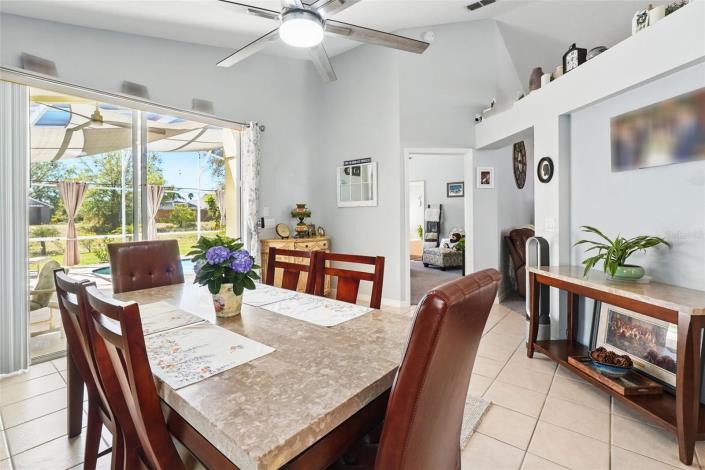 Image No.13-3 Bed Villa / Detached for sale