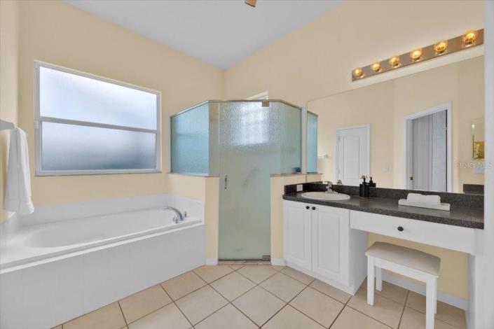 Image No.24-4 Bed Villa / Detached for sale