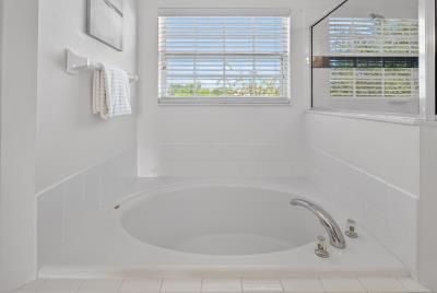 11_169-moorgate-dr-8