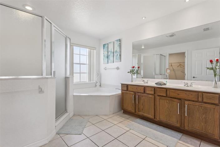 Image No.29-5 Bed Villa / Detached for sale