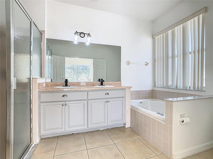 Image No.22-4 Bed Villa / Detached for sale