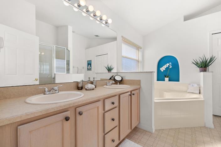 Image No.34-4 Bed Villa / Detached for sale