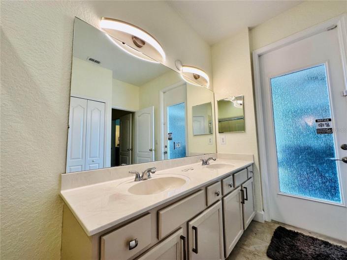 Image No.17-4 Bed Villa / Detached for sale