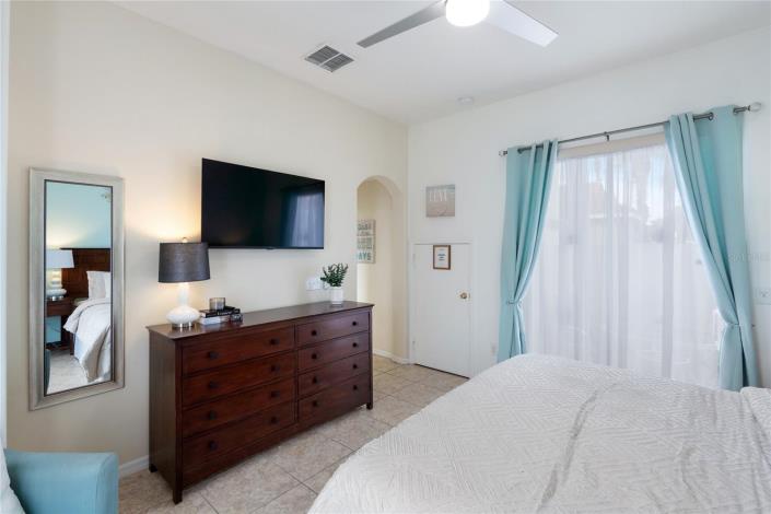 Image No.18-5 Bed Townhouse for sale