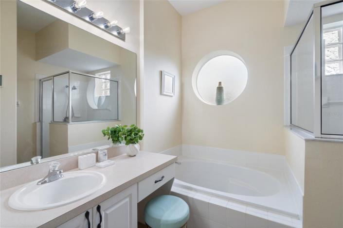 Image No.19-5 Bed Townhouse for sale