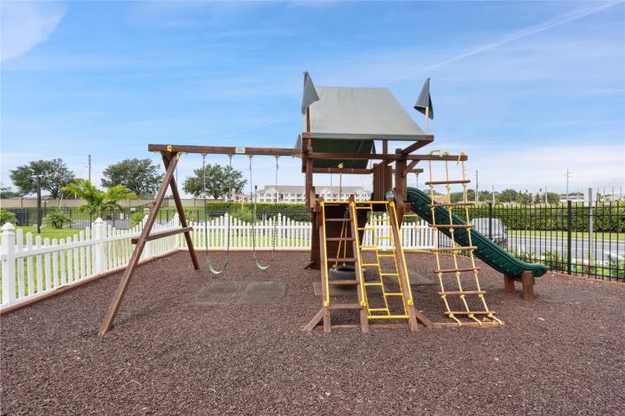 Image No.31-5 Bed Townhouse for sale