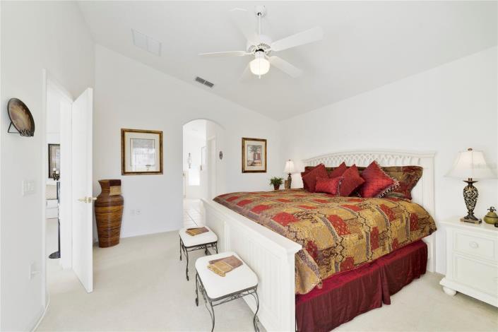 Image No.12-4 Bed Villa / Detached for sale