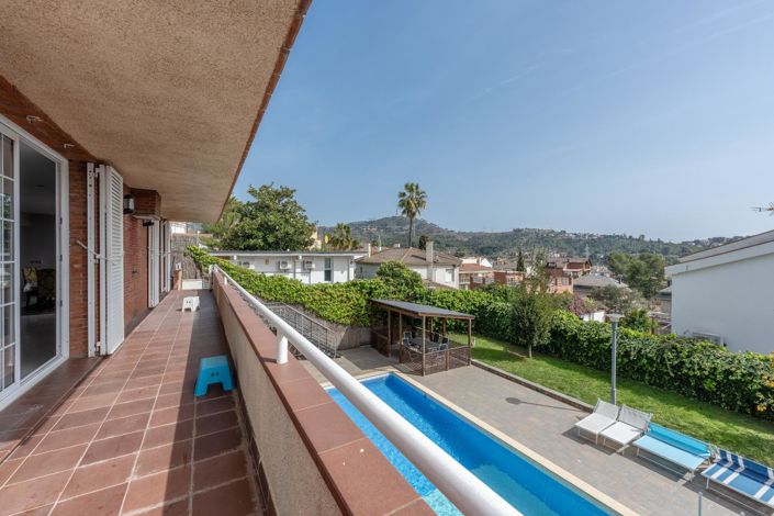 Image No.1-5 Bed Villa for sale