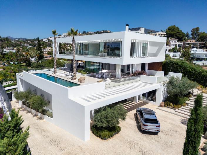 Image No.1-6 Bed Villa for sale