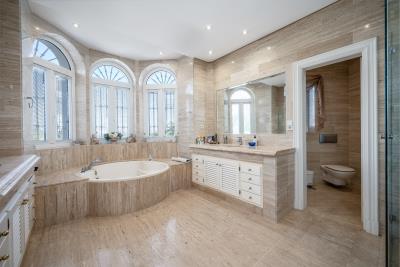 Villa de 7 chambres à vendre à Nueva Andalucia