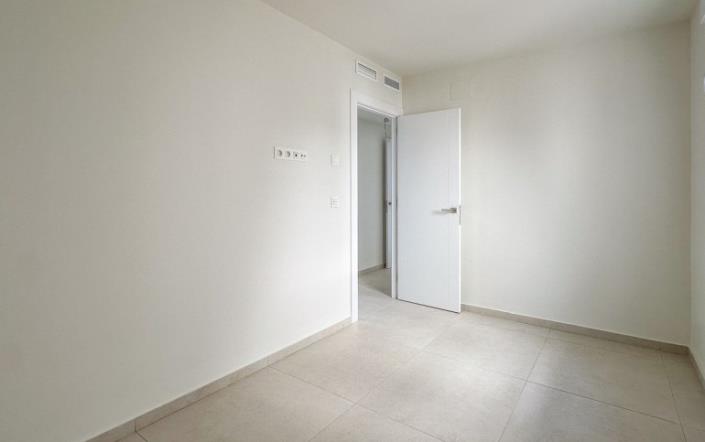 Image No.10-3 Bed Apartment for sale