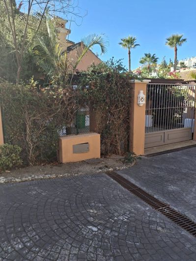 Image No.2-5 Bed House for sale