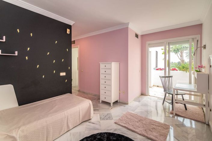 Image No.33-4 Bed House for sale