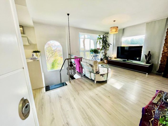 Image No.10-2 Bed House for sale