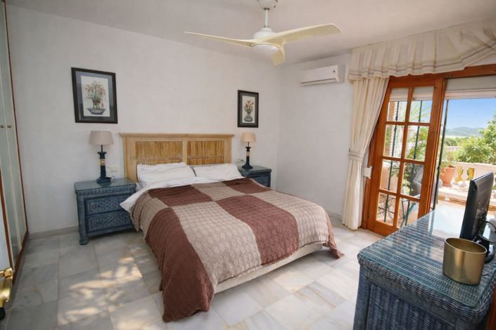 Image No.11-2 Bed House for sale