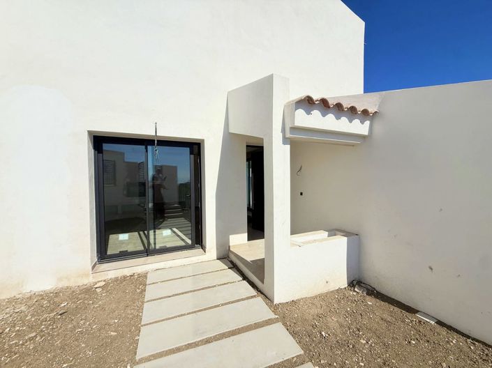 Image No.11-2 Bed House for sale