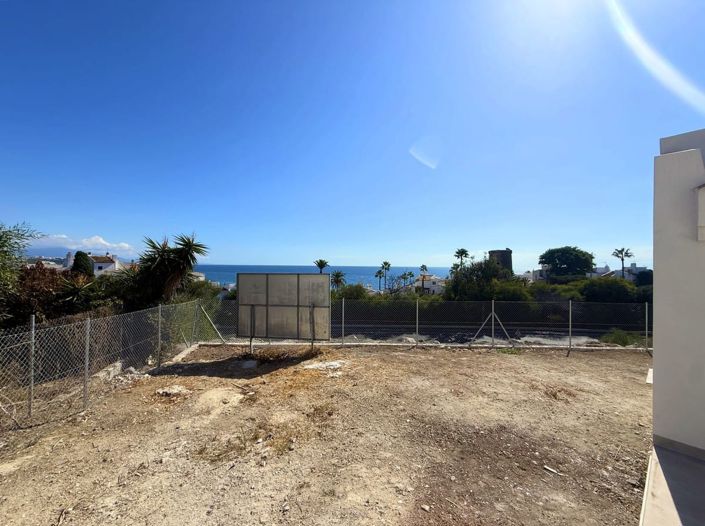 Image No.12-2 Bed House for sale