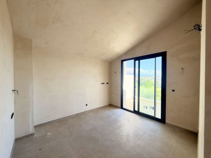 Image No.14-2 Bed House for sale