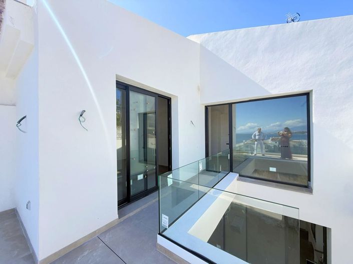 Image No.4-2 Bed House for sale