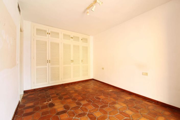 Image No.13-3 Bed House for sale