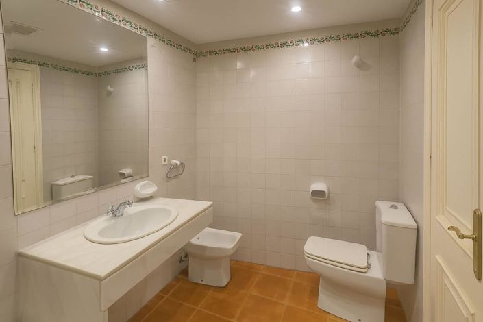 Image No.15-3 Bed House for sale