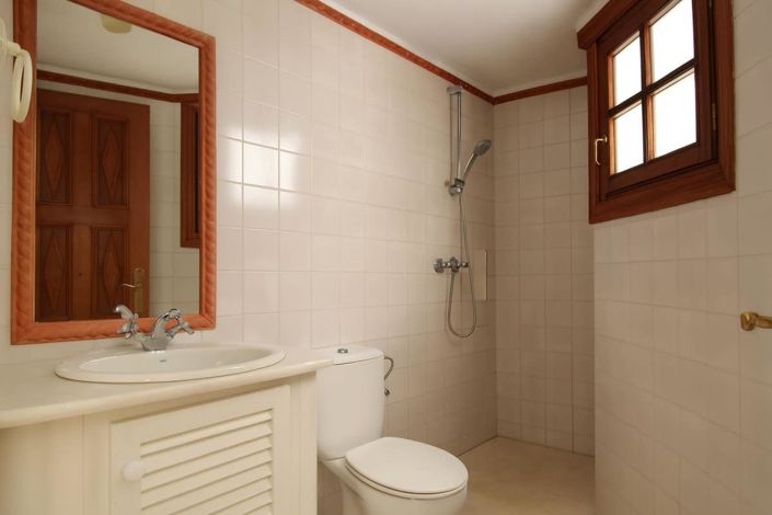 Image No.9-3 Bed House for sale