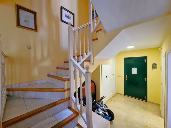 Image No.10-3 Bed House for sale