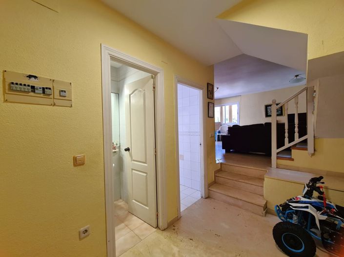 Image No.11-3 Bed House for sale