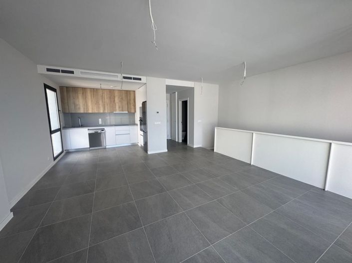 Image No.10-3 Bed House for sale