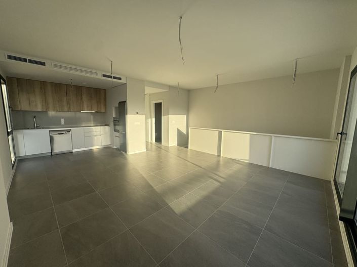 Image No.11-3 Bed House for sale