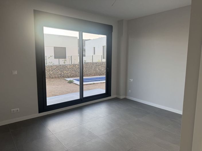 Image No.15-3 Bed House for sale