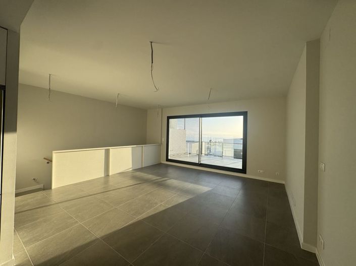 Image No.9-3 Bed House for sale