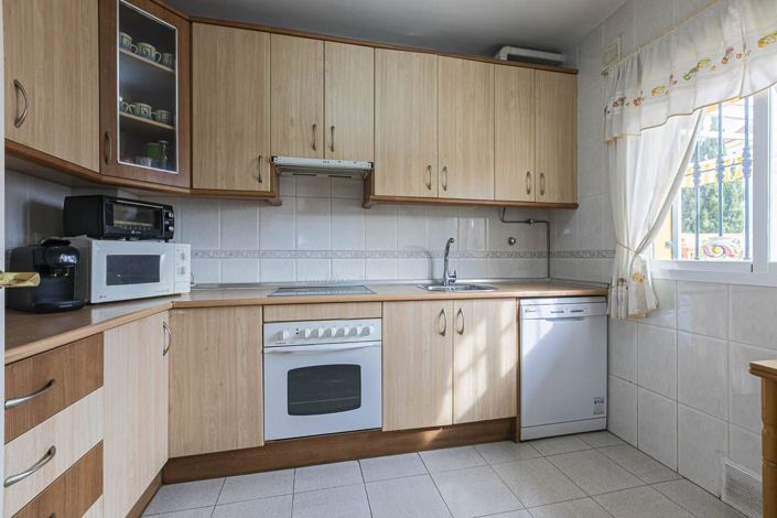 Image No.10-6 Bed House for sale