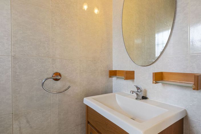 Image No.5-6 Bed House for sale